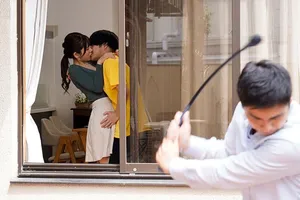 Cậu liếm trúng hạt le của mình rồi sướng quá