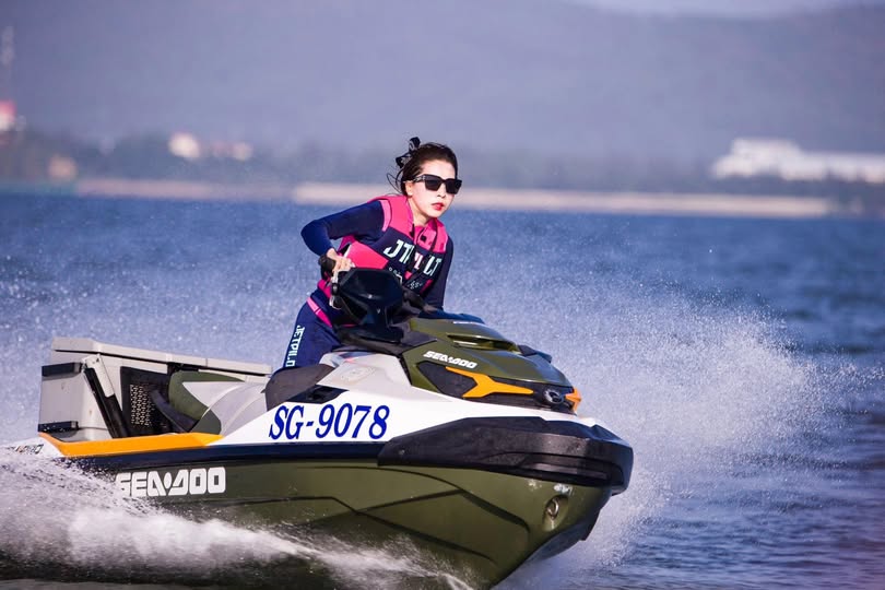 Hai bố con thay nhau đụ cô giáo chủ nhiệm